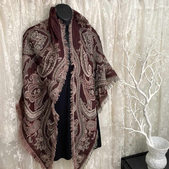 Stunning Shawl, Wrap, Scarf, Paisley - Picture 5 of 7
